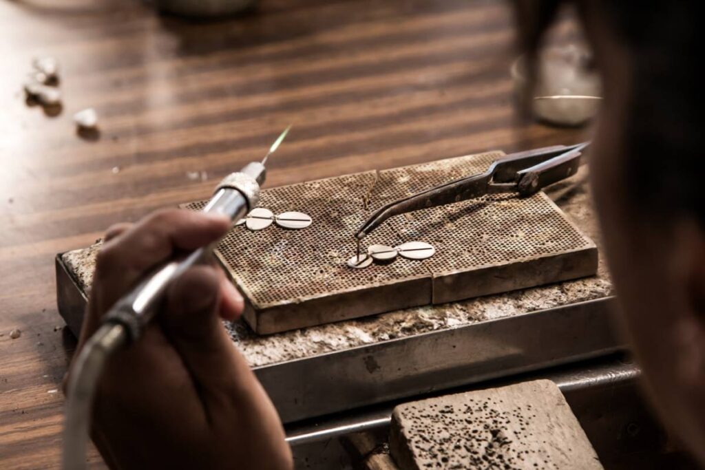 De la main de l'artisan à votre intérieur : l'histoire des créations