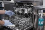 Détartrer et entretenir un lave-vaisselle professionnel : guide pratique