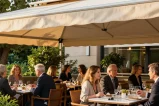 store banne restaurant